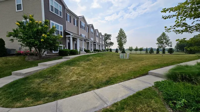 $2,500 | 2484 Alison Avenue, Pingree Grove, IL 60140