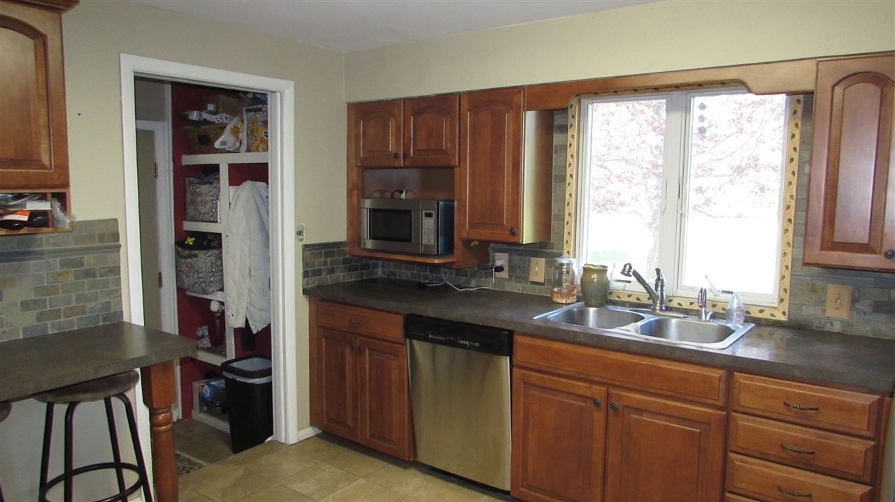 9366 East Coldwater Road Davison, MI 48423 - Photo 2 of 34