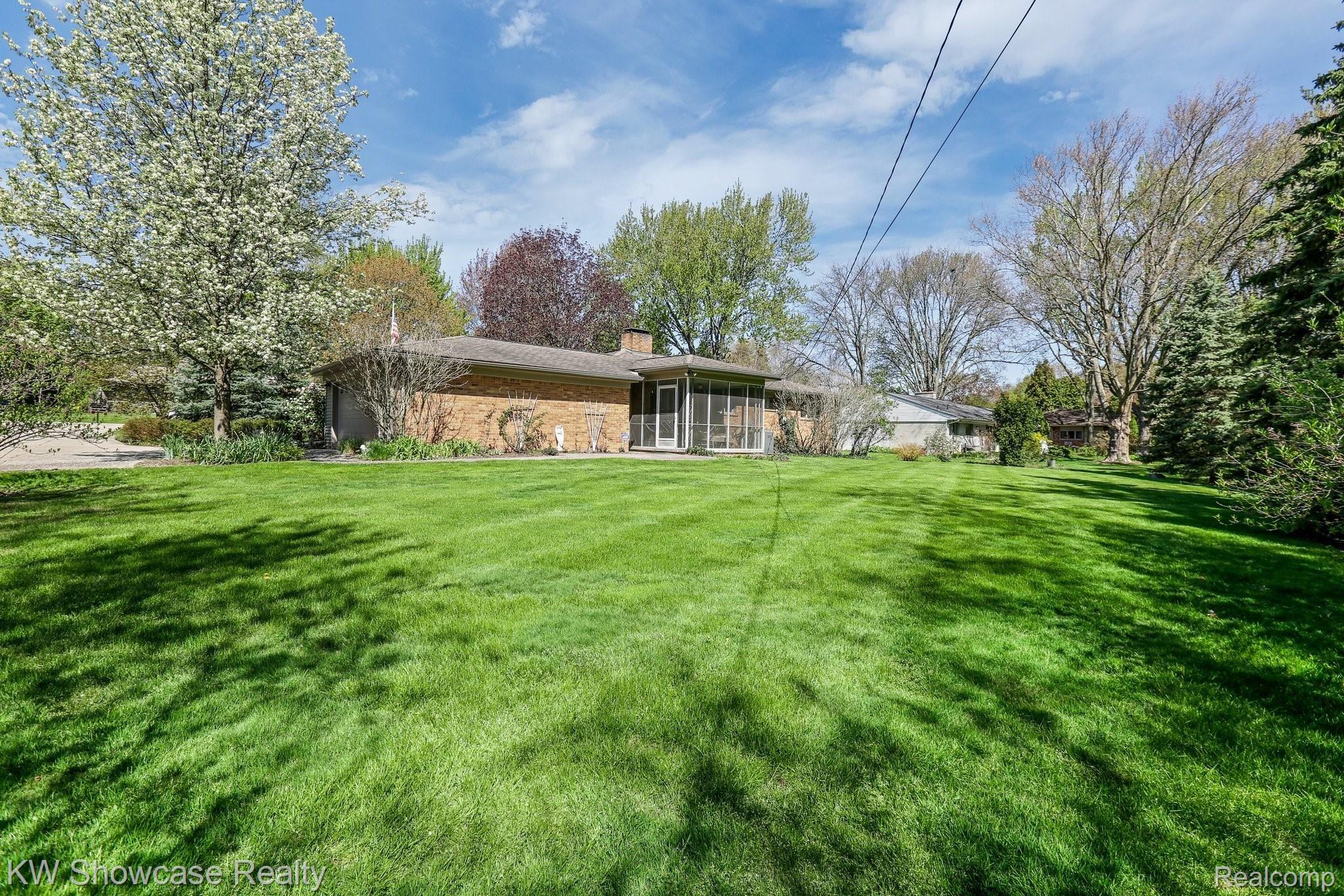 28110 Quail Hollow Road Farmington, MI 48331 - Photo 30 of 31 28110+Quail+Hollow+Rd+Farmington+Hills-26-mls.jpg
