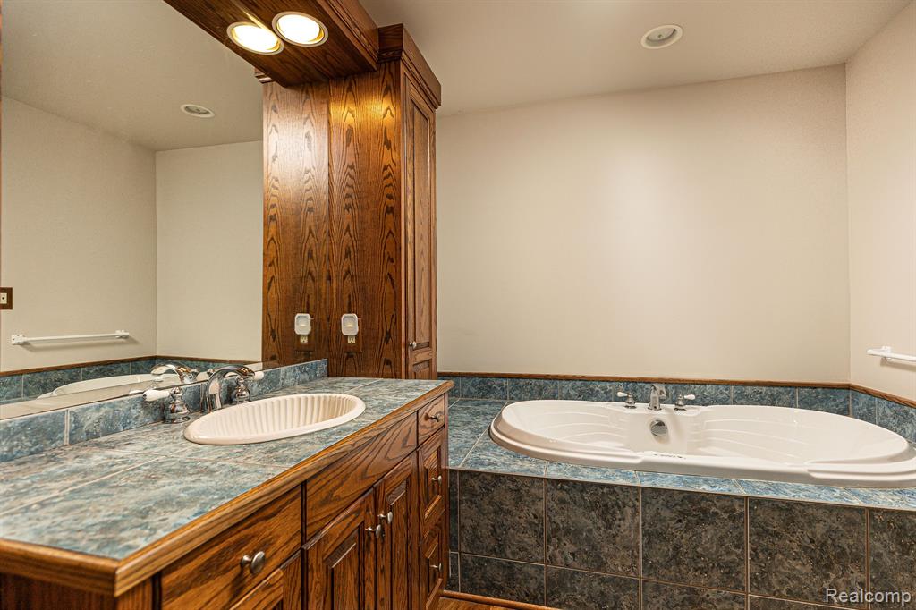 1960 East Gunn Road Rochester, MI 48306 - Photo 20 of 52 Gallery Image 20