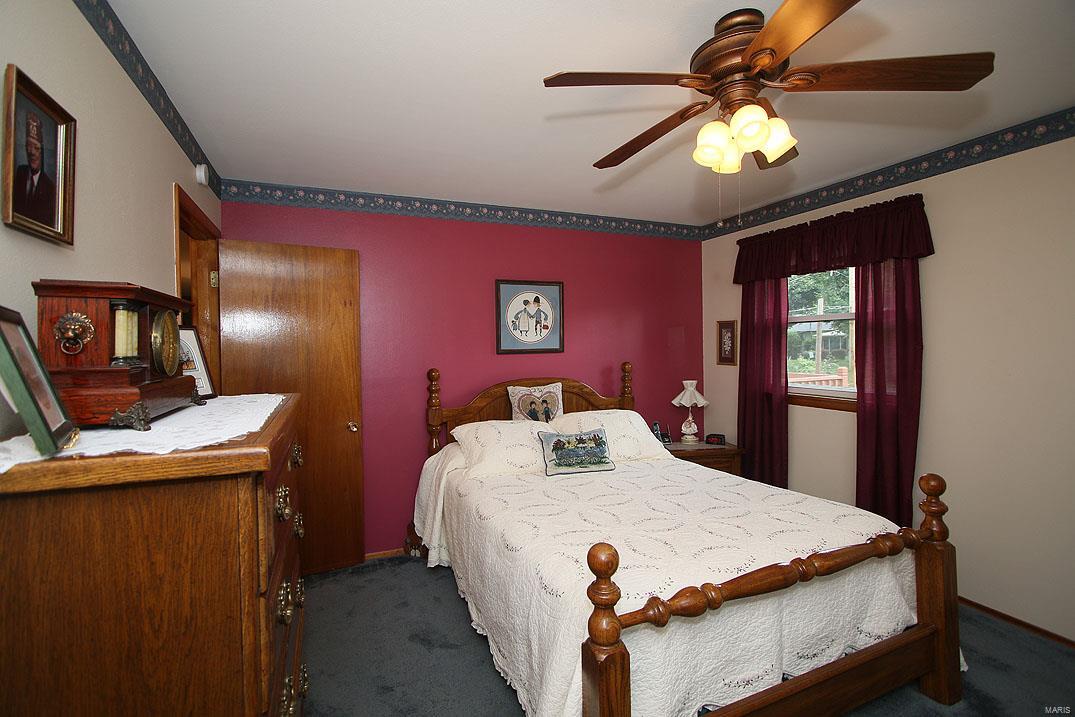 213 North Point Road Fairview Heights, IL 62208 - Photo 9 of 27
