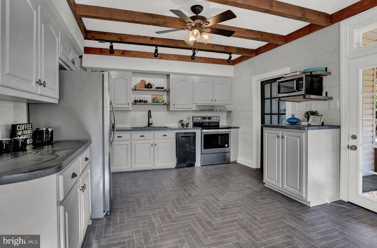 420 Springvale Road Red Lion, PA 17356 - Photo 6 of 43