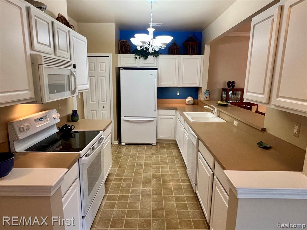 46117 Rhodes Drive, Unit 298 Macomb, MI 48044 - Photo 8 of 28 Gallery Image 8