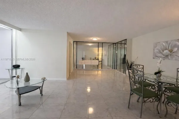 $1,600 | 950 Northeast 199th Street, Unit 2H, Miami, FL 33179