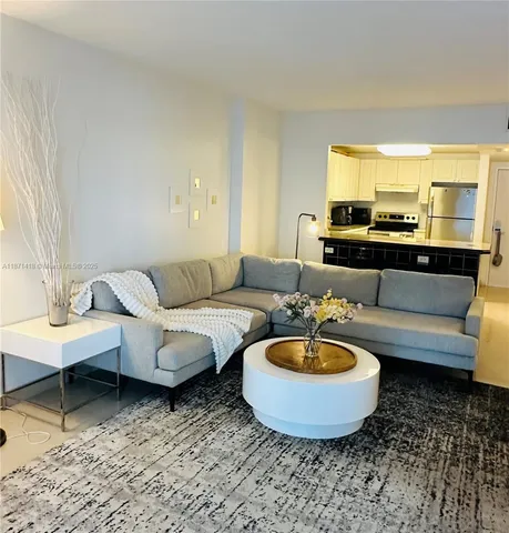 $3,750 | 2301 Collins Avenue, Unit 420, Miami Beach, FL 33139