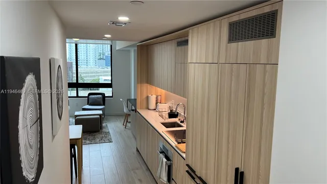 $930,000 | 225 North Miami Avenue, Unit 905, Miami, FL 33128