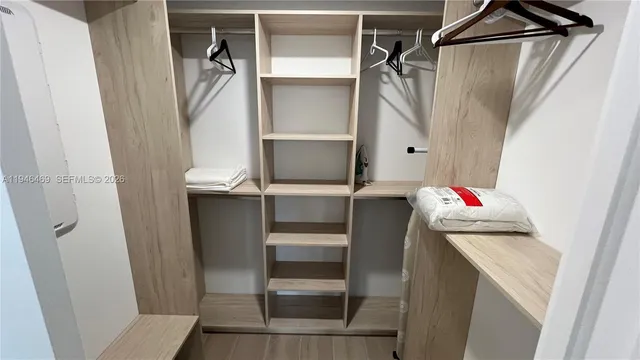 $930,000 | 225 North Miami Avenue, Unit 905, Miami, FL 33128