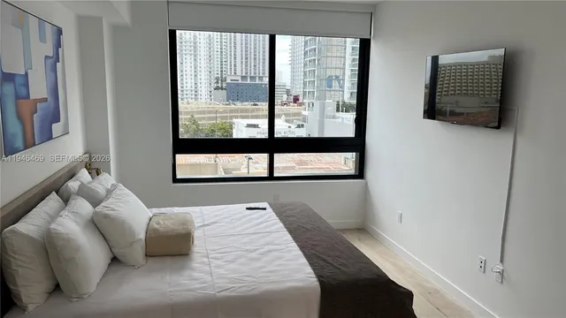 $930,000 | 225 North Miami Avenue, Unit 905, Miami, FL 33128