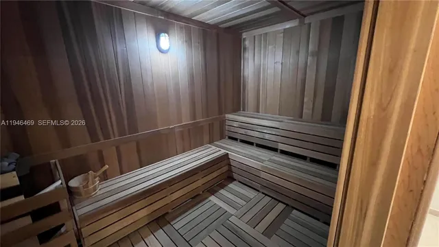 $930,000 | 225 North Miami Avenue, Unit 905, Miami, FL 33128