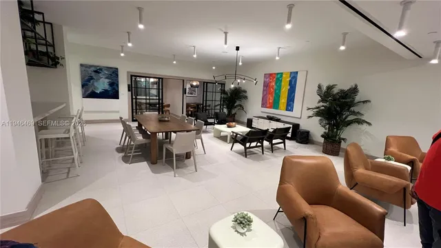 $930,000 | 225 North Miami Avenue, Unit 905, Miami, FL 33128