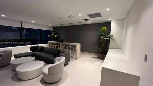 $930,000 | 225 North Miami Avenue, Unit 905, Miami, FL 33128