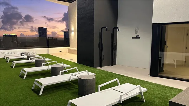 $930,000 | 225 North Miami Avenue, Unit 905, Miami, FL 33128