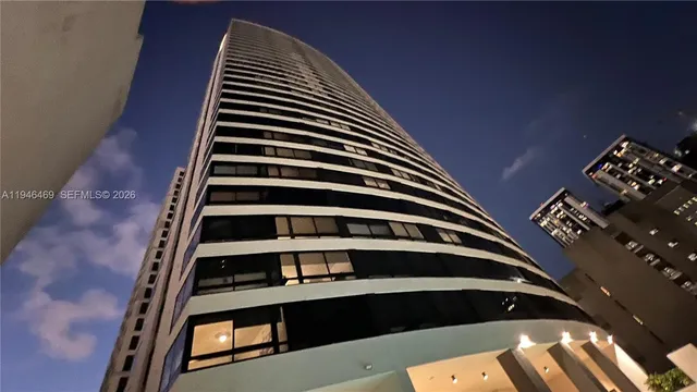 $930,000 | 225 North Miami Avenue, Unit 905, Miami, FL 33128