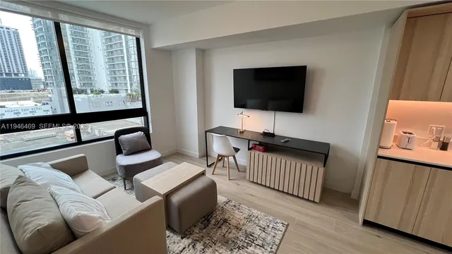 $930,000 | 225 North Miami Avenue, Unit 905, Miami, FL 33128