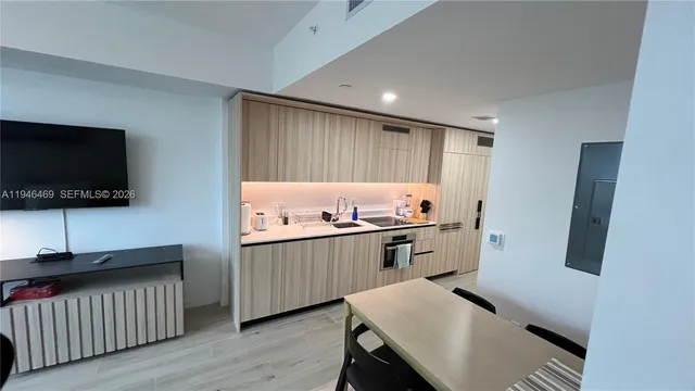 $930,000 | 225 North Miami Avenue, Unit 905, Miami, FL 33128