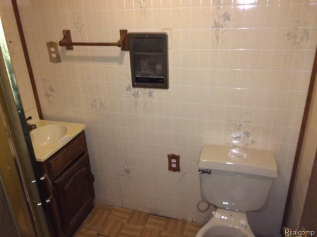 3177 Castle Road North Branch, MI 48461 - Photo 21 of 28 262-180587 bathroom 2 1.jpg