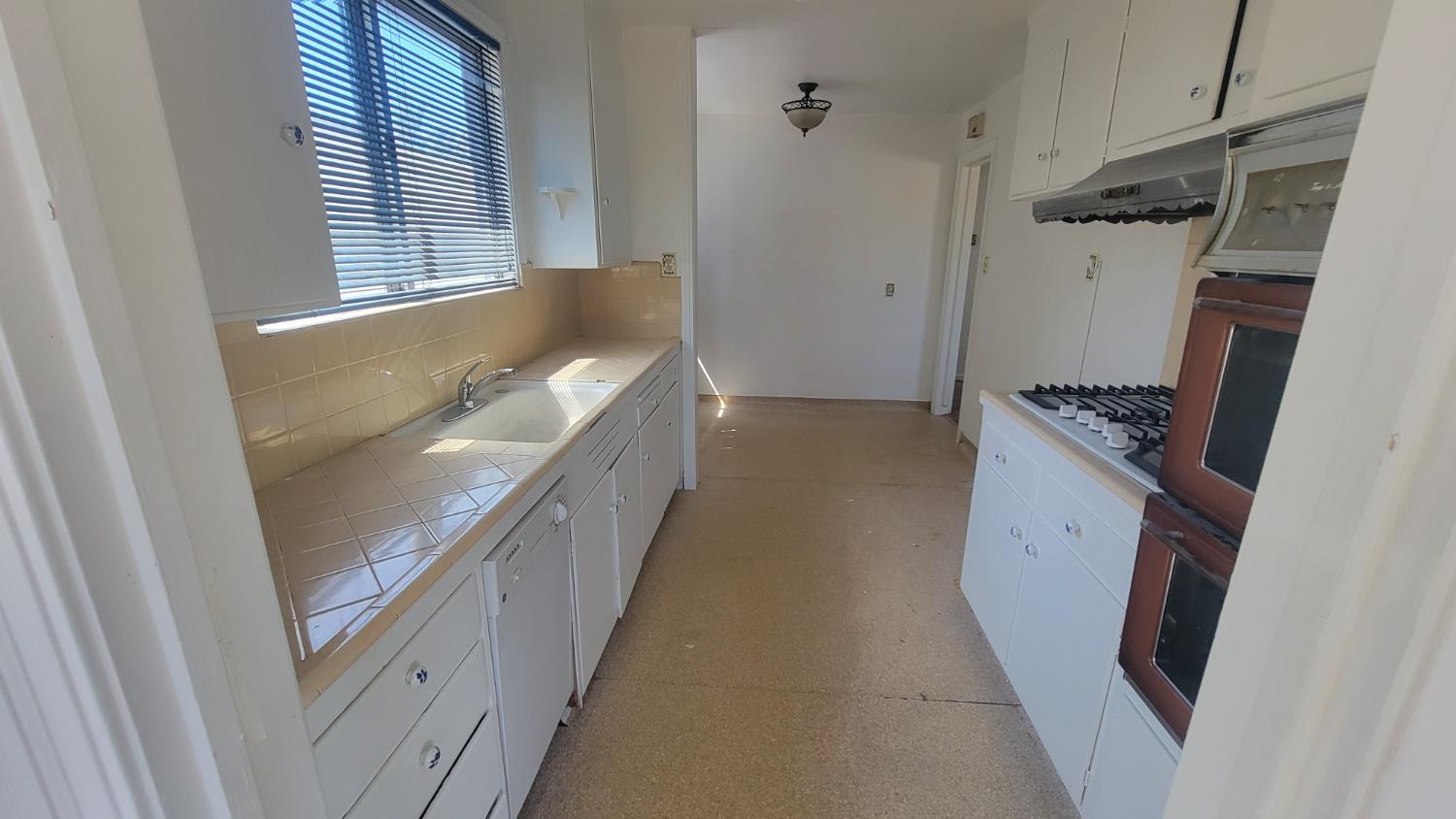 2113 Fruitridge Road Sacramento, CA 95822 - Photo 8 of 34