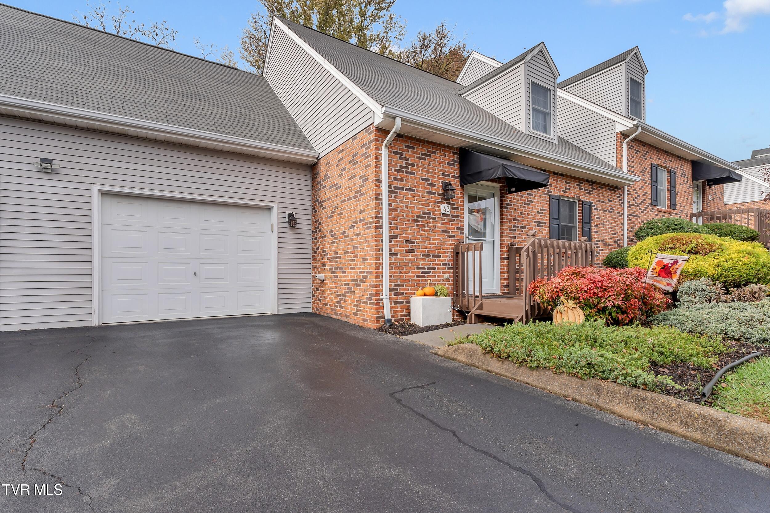 2700 Indian Ridge Road, Unit 43 Johnson City, TN 37604 - Photo 4 of 28 4_arw06793