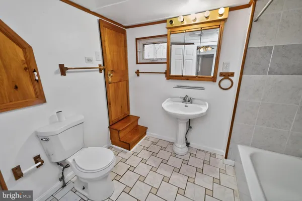 $155,500 | 7 Cove Street, Crisfield, MD 21817