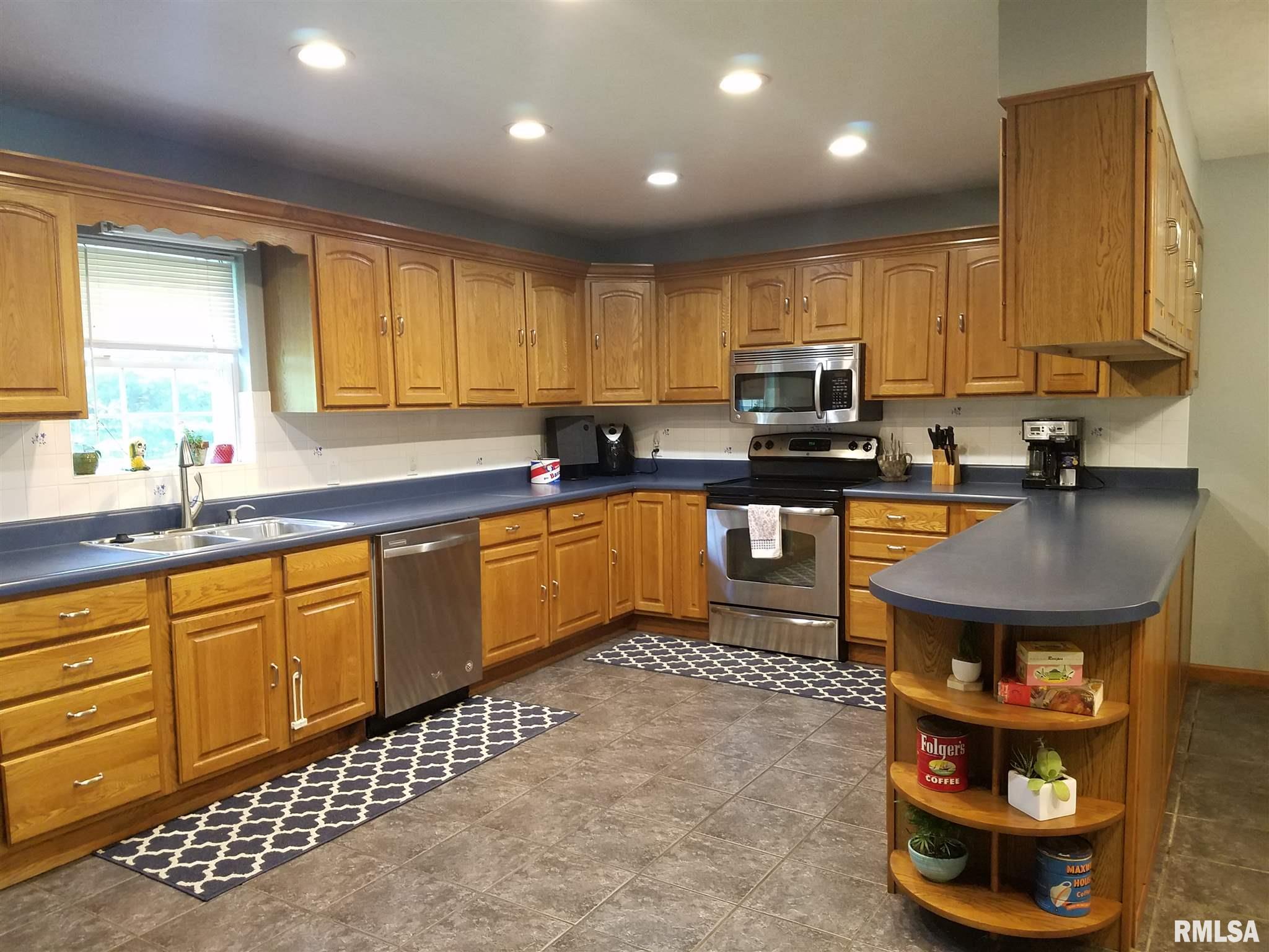 703 South Main Street Belle Rive, IL 62810 - Photo 11 of 18