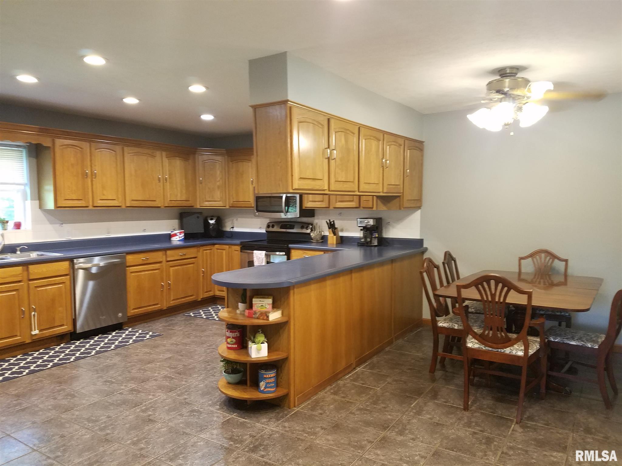 703 South Main Street Belle Rive, IL 62810 - Photo 12 of 18