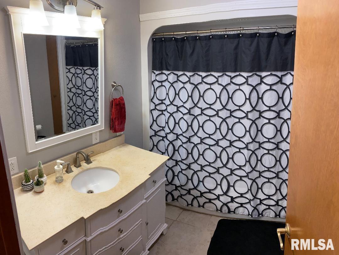 703 South Main Street Belle Rive, IL 62810 - Photo 6 of 18