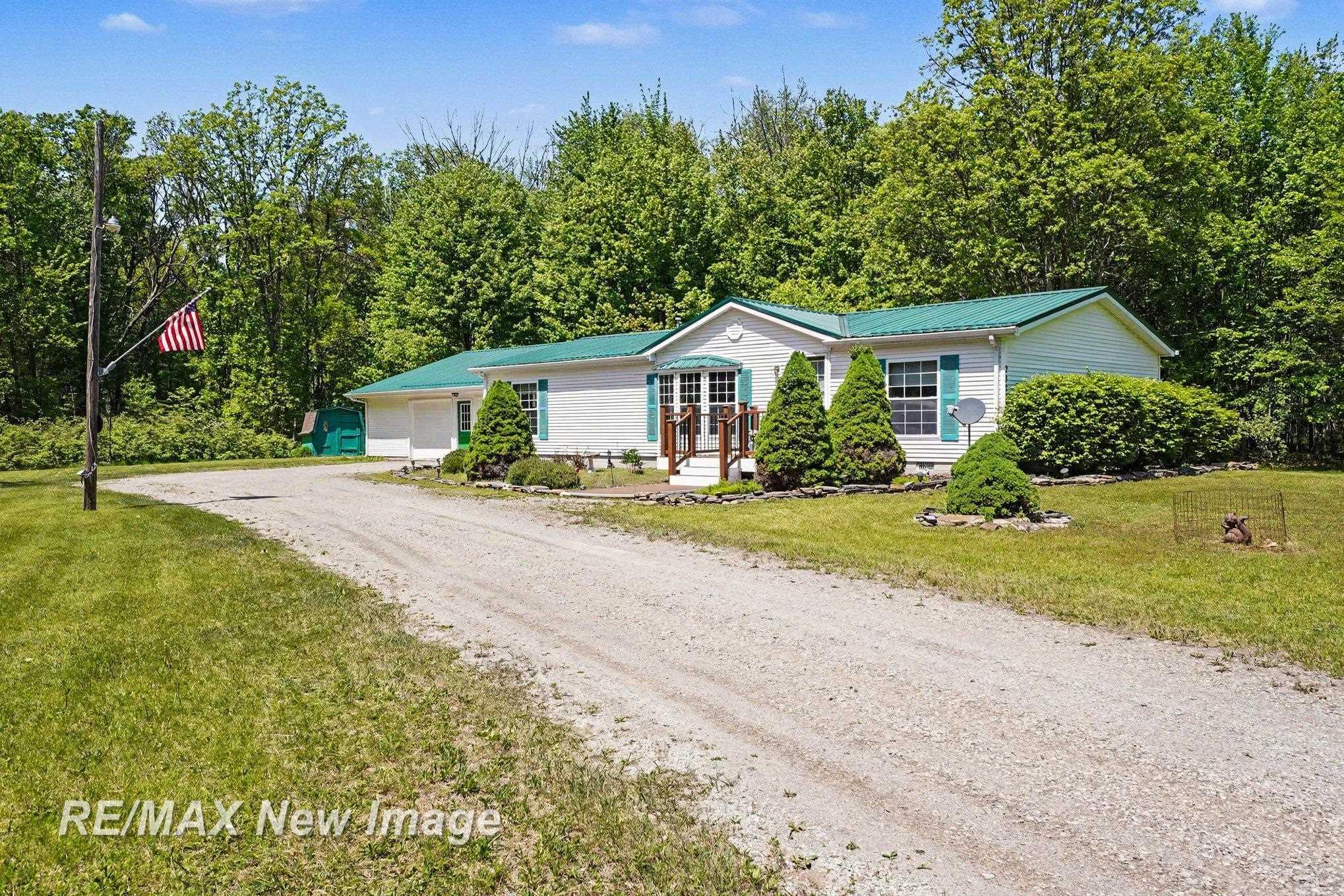 2827 North 11 Mile Road Coleman, MI 48618 - Photo 3 of 38