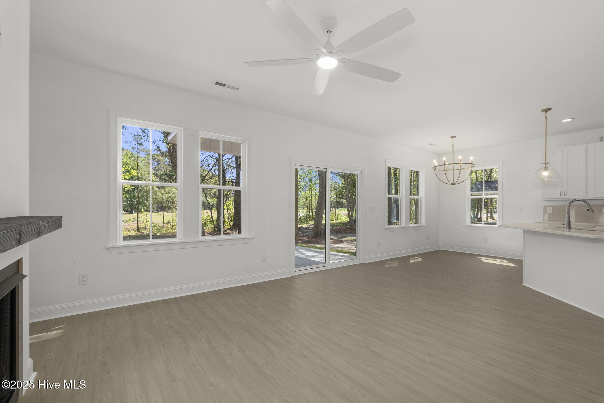 347 McCabe Road Morehead City, NC 28557 - Photo 11 of 45 Living Room