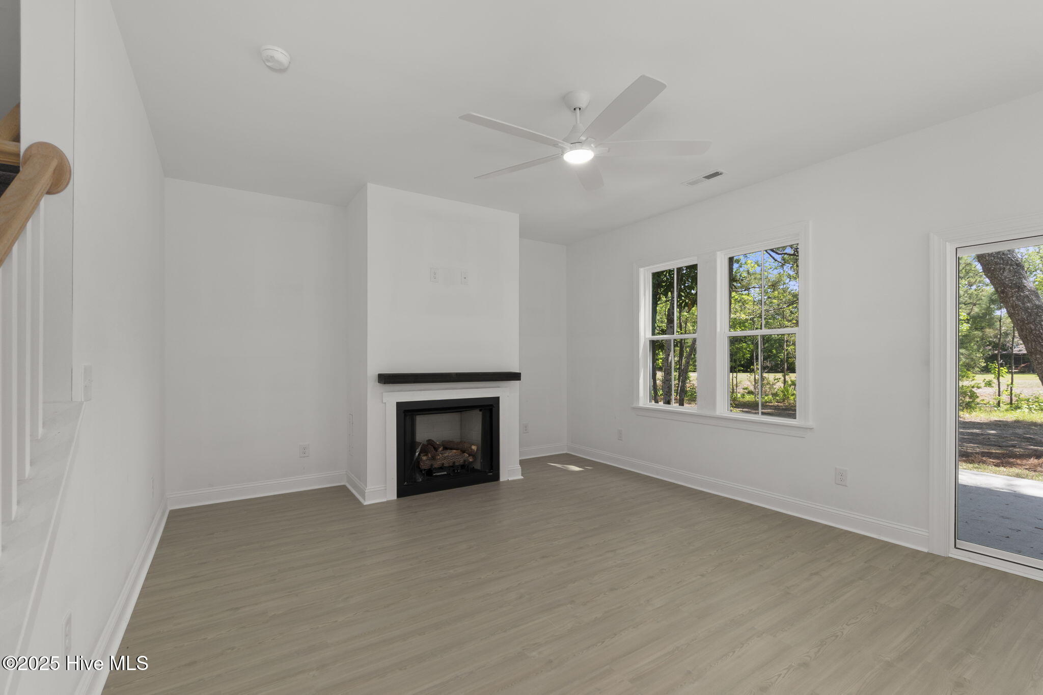 347 McCabe Road Morehead City, NC 28557 - Photo 10 of 45 Living Room