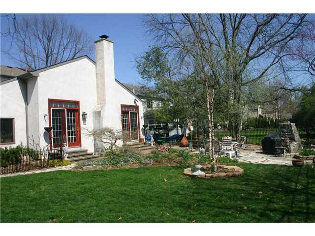 2401 Brixton Road Upper Arlington, OH 43221 - Photo 2 of 12