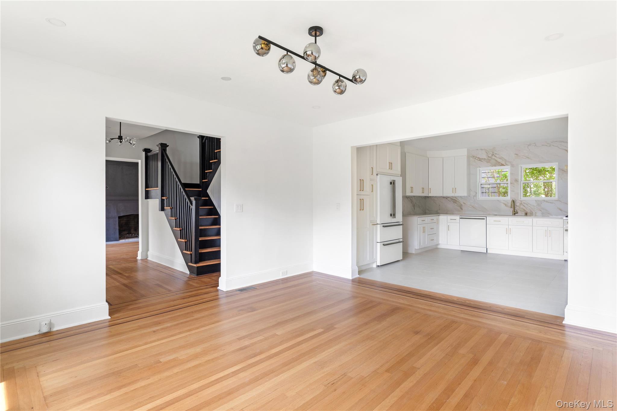 220 Pomander Road Mineola, NY 11501 - Photo 5 of 24 Gallery Image 5
