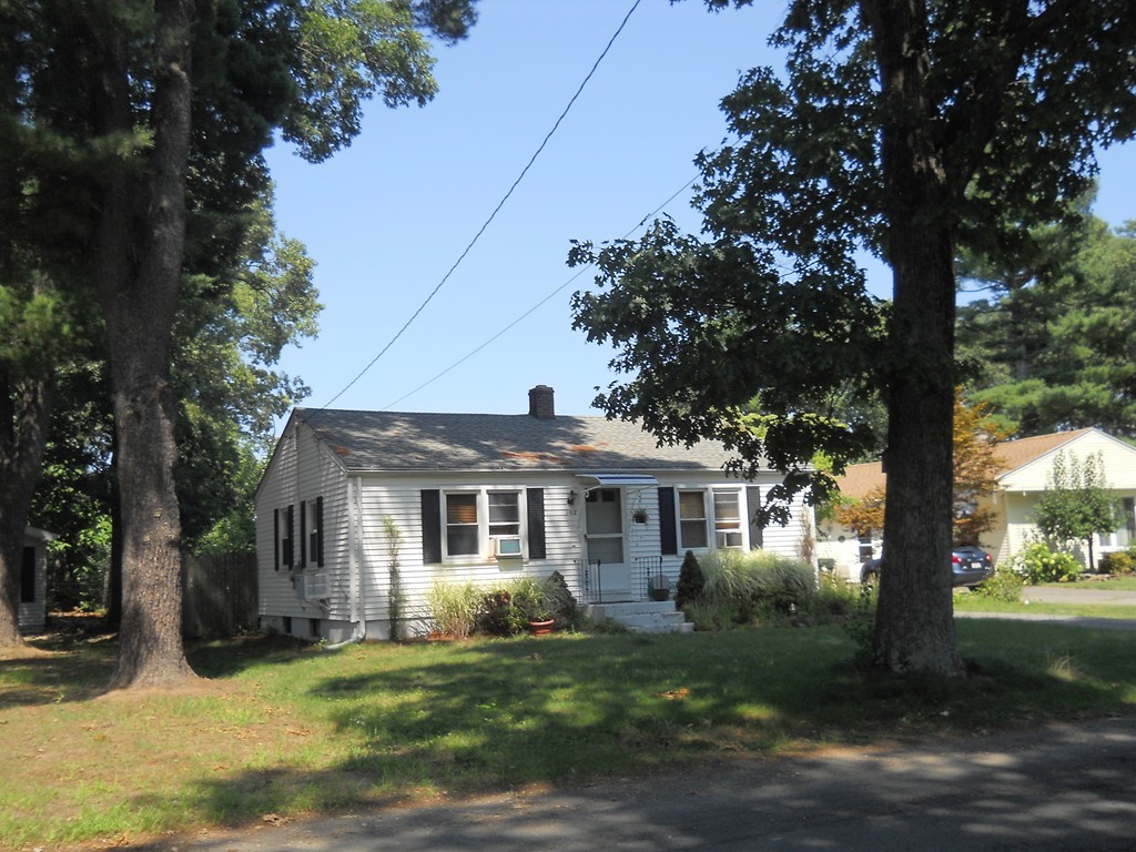 102 Parkerview Street Springfield, MA 01129 - Photo 2 of 15 Gallery Image 2