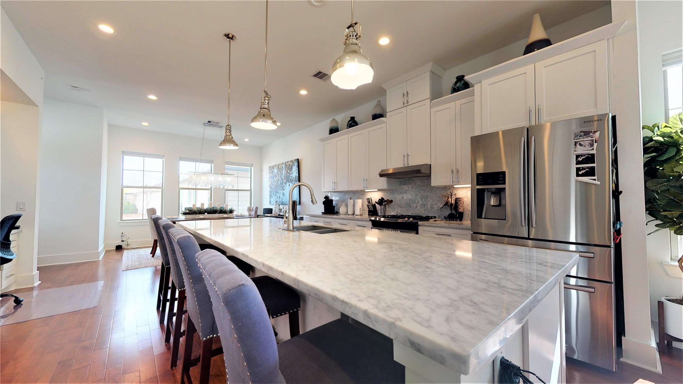 5422 Darling Street, Unit C Houston, TX 77007 - Photo 10 of 35 Chef's Kitchen / Marble Island