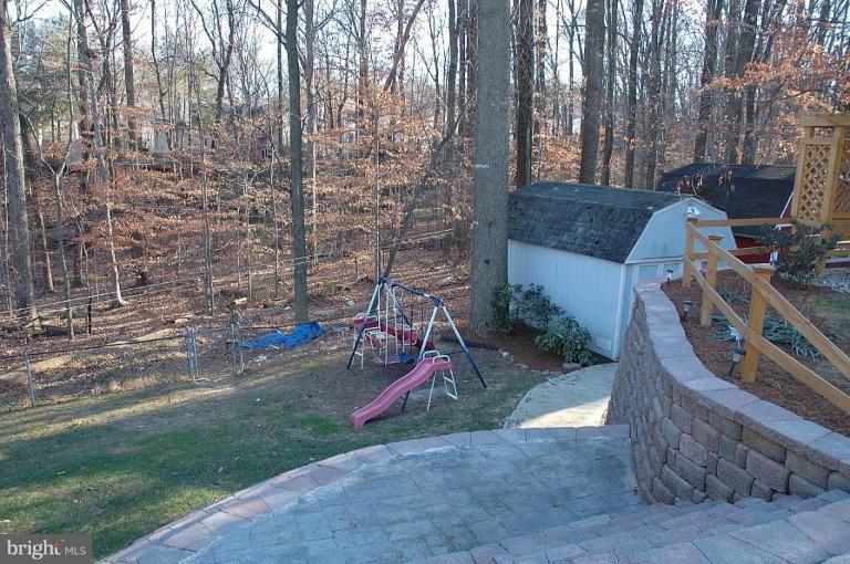 8705 Powder Horn Road Springfield, VA 22152 - Photo 13 of 14 Back yard