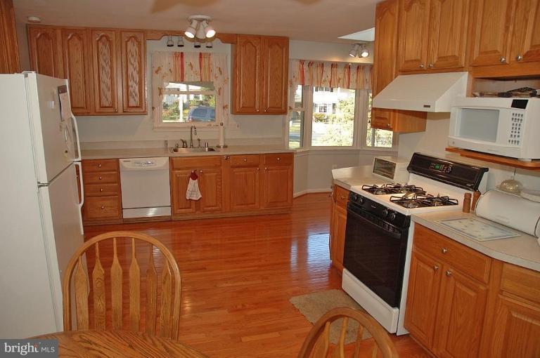 8705 Powder Horn Road Springfield, VA 22152 - Photo 3 of 14 Kitchen