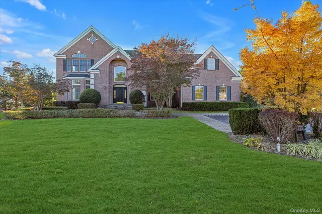 $1,795,000 | 135 Elmwood Drive, Dix Hills, NY 11746