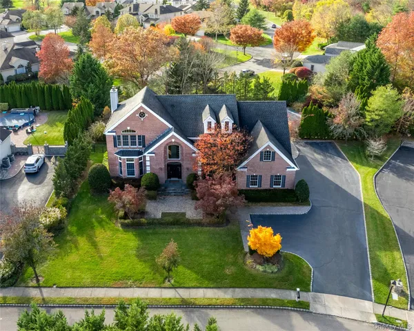 $1,795,000 | 135 Elmwood Drive, Dix Hills, NY 11746