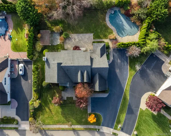 $1,795,000 | 135 Elmwood Drive, Dix Hills, NY 11746