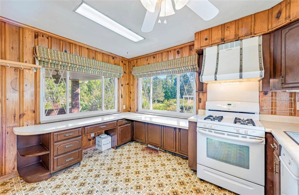 121 Sampson Drive Apollo, PA 15613 - Photo 9 of 33 a kitchen with a stove a sink and a microwave
