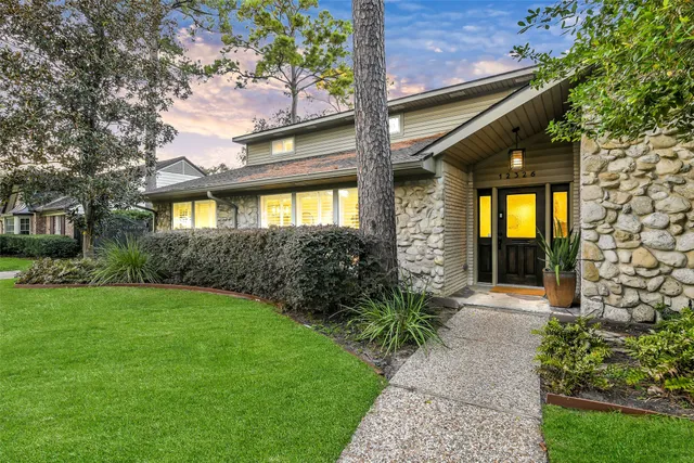 $1,850,000 | 12326 Old Oaks Drive, Houston, TX 77024