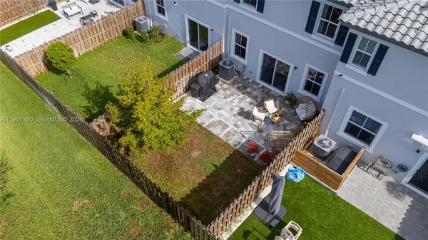 a view of an outdoor space