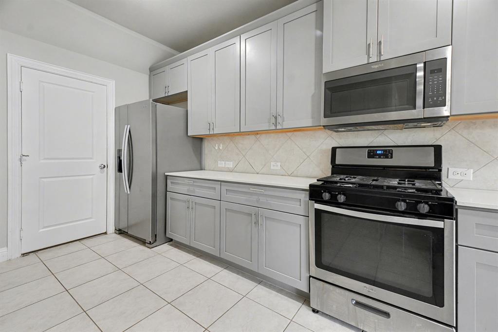 520 Teton Street Allen, TX 75002 - Photo 10 of 26 a kitchen with granite countertop cabinets and steel stainless steel appliances