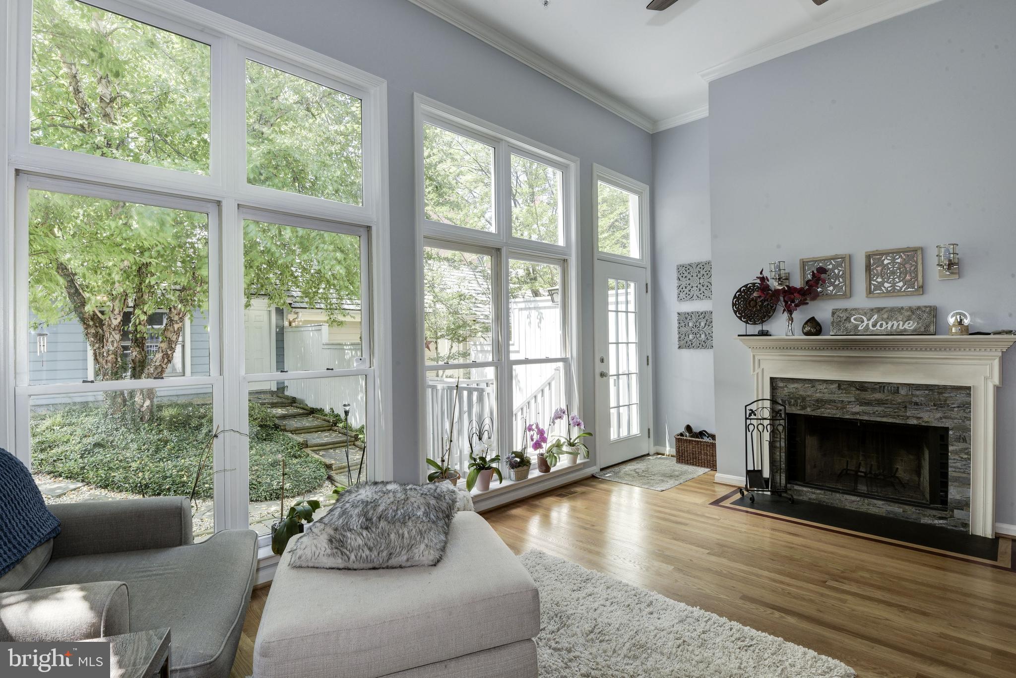 426 Little Quarry Road Gaithersburg, MD 20878 - Photo 4 of 21 Living Room