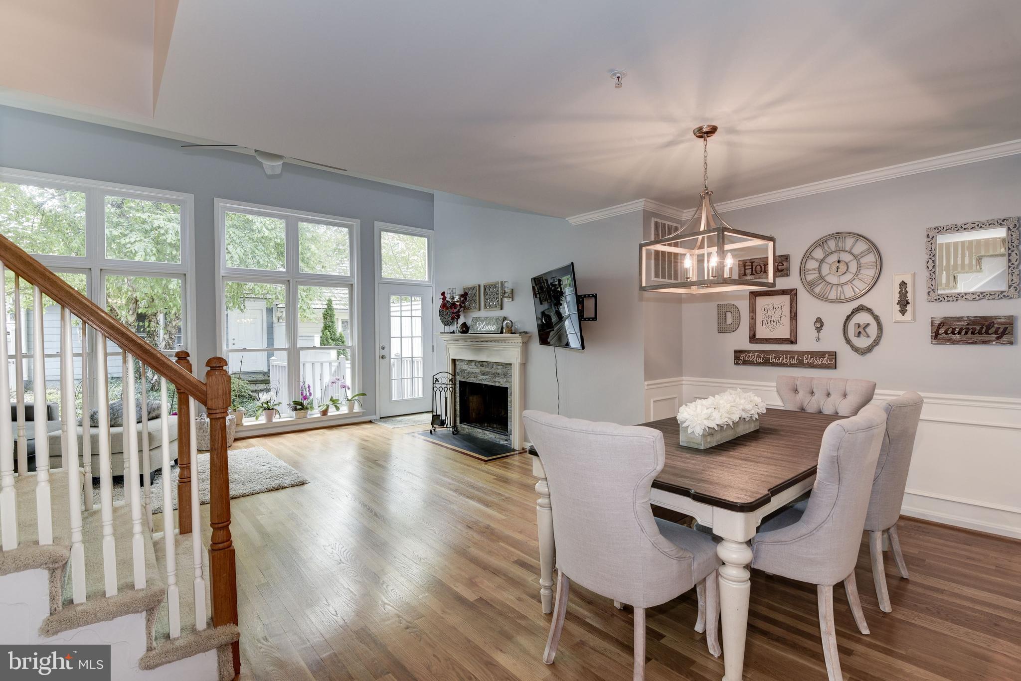 426 Little Quarry Road Gaithersburg, MD 20878 - Photo 5 of 21 Living/Dining