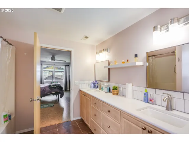 $534,900 | 1015 Southwest 2nd Street, Warrenton, OR 97146