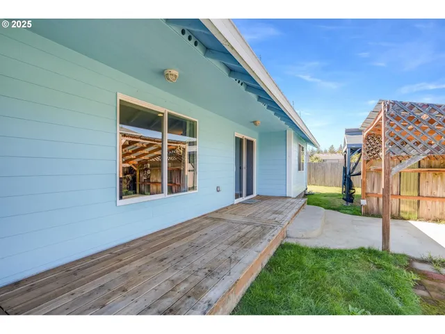 $534,900 | 1015 Southwest 2nd Street, Warrenton, OR 97146