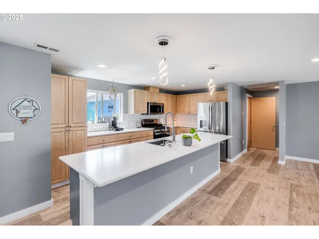 $534,900 | 1015 Southwest 2nd Street, Warrenton, OR 97146