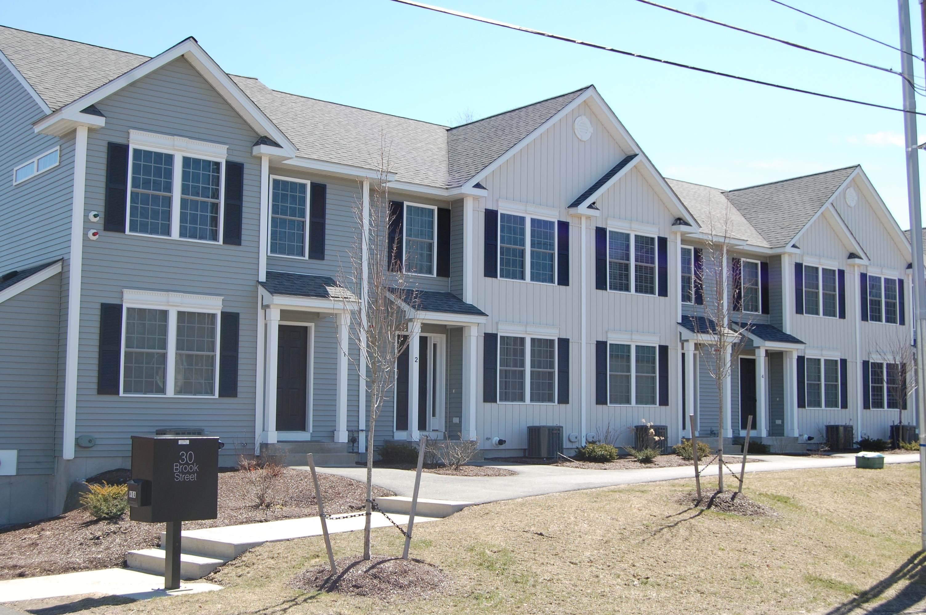 30 Brook Street, Unit 3 Derry, NH 03038 - Photo 1 of 19 Gallery Image 1