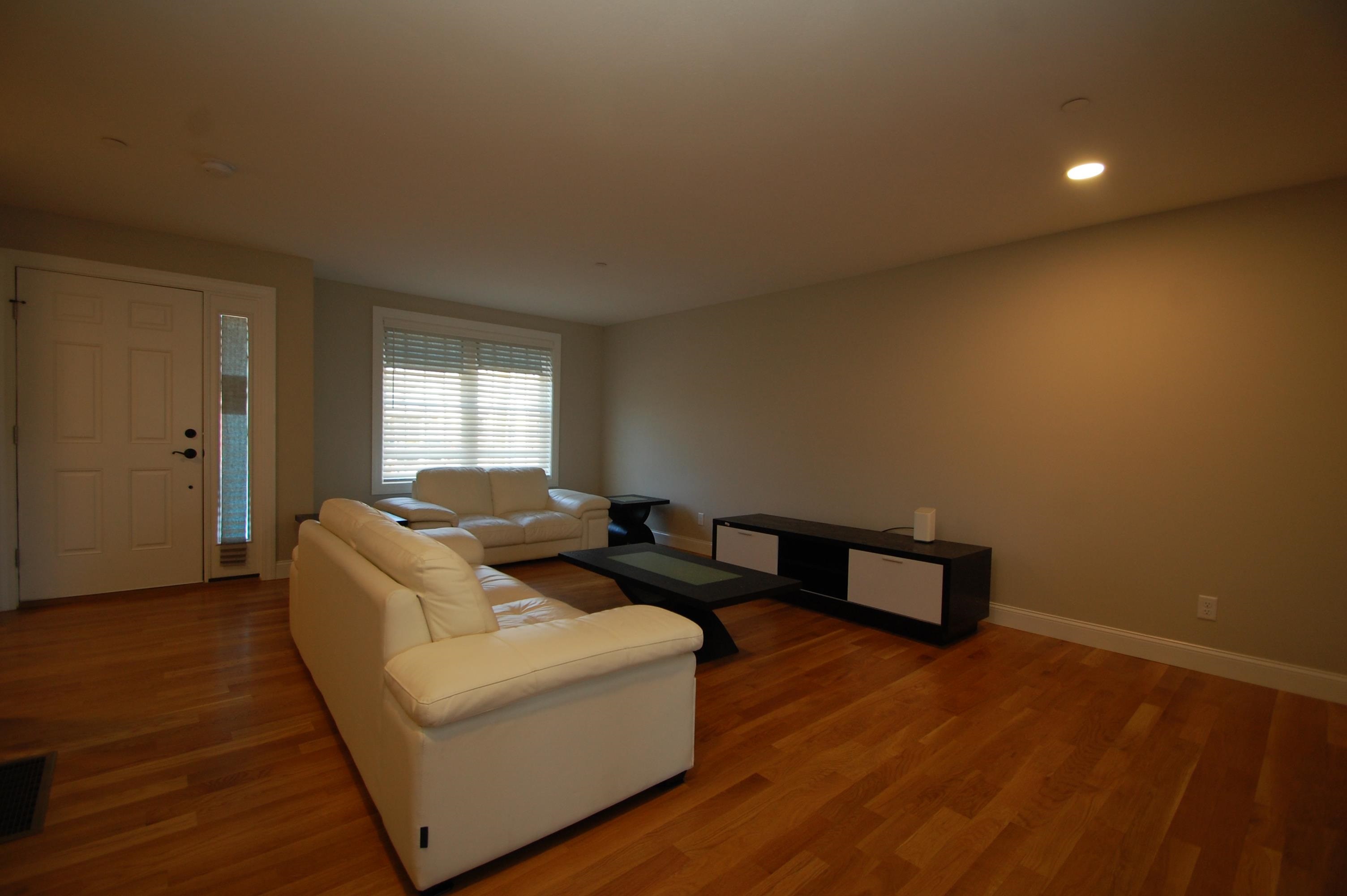 30 Brook Street, Unit 3 Derry, NH 03038 - Photo 8 of 19 Gallery Image 8