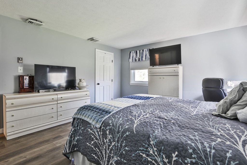 155 Robinson Road Hudson, NH 03051 - Photo 20 of 33 Gallery Image 20